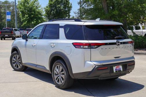 Brilliant Silver Metallic 2025 Nissan Pathfinder SV