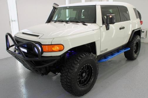 White 2014 Toyota FJ Cruiser Base