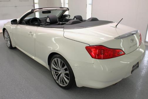 2014 INFINITI Q60 Base