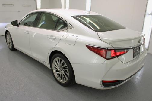 2019 Lexus ES 300h Luxury