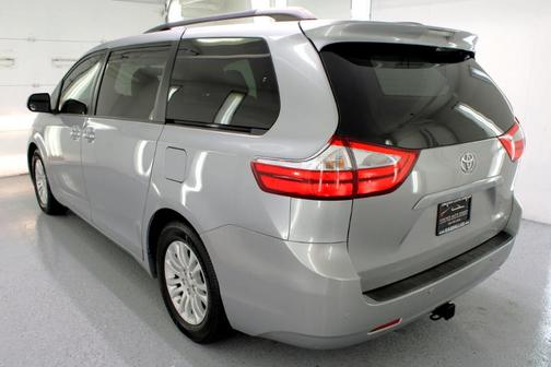 2016 Toyota Sienna XLE