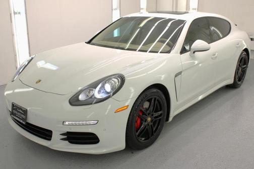 2016 Porsche Panamera 4