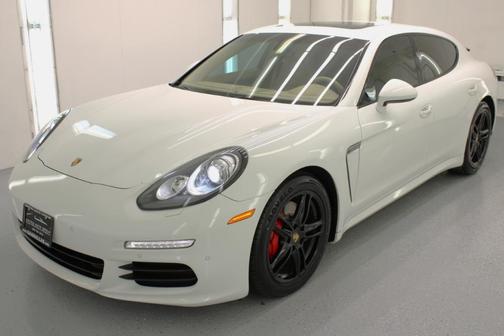 2016 Porsche Panamera 4
