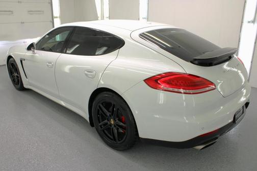 2016 Porsche Panamera 4