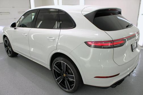 2021 Porsche Cayenne Base