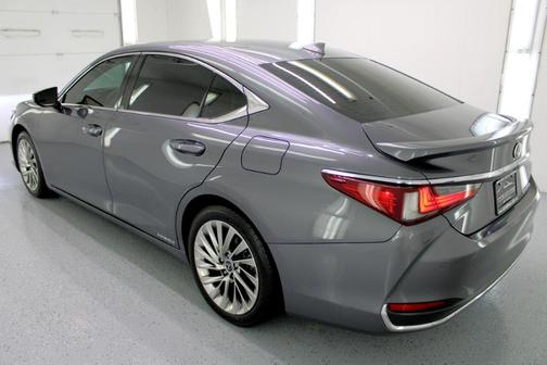 2021 Lexus ES 300h Ultra Luxury