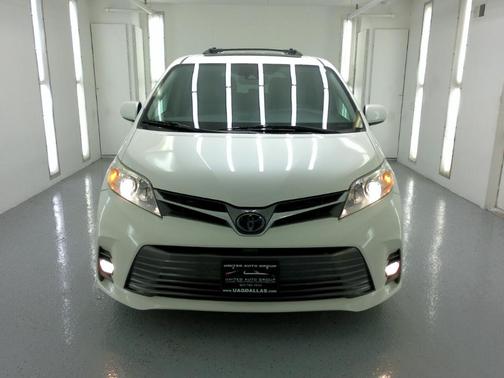 2018 Toyota Sienna XLE