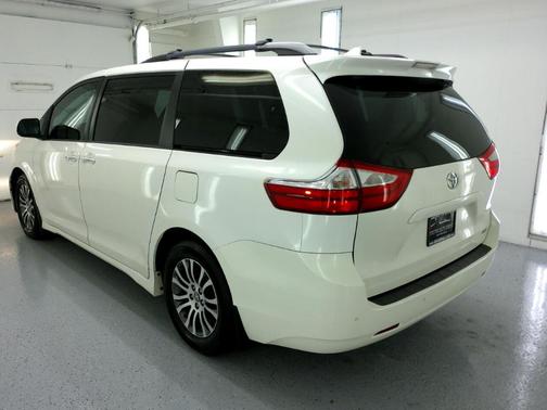 2018 Toyota Sienna XLE