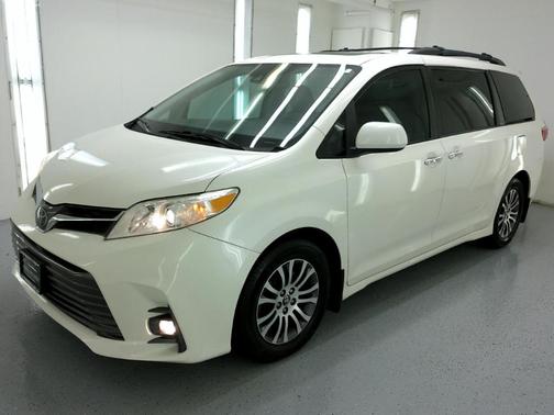 2018 Toyota Sienna XLE