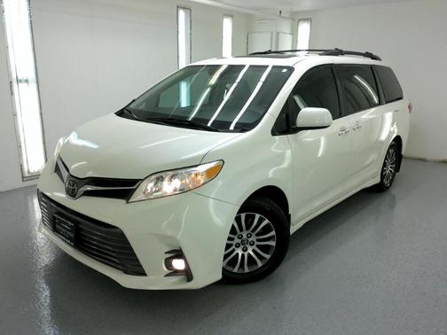 2018 Toyota Sienna XLE