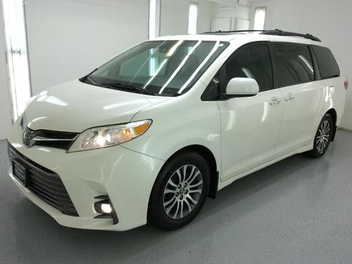 2018 Toyota Sienna XLE