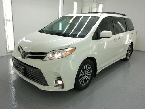 2018 Toyota Sienna XLE