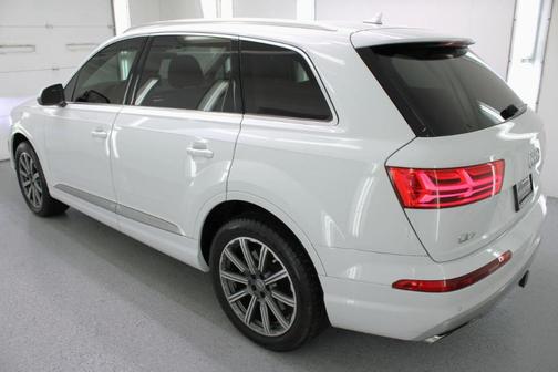 Glacier White Metallic 2017 Audi Q7 3.0T Prestige