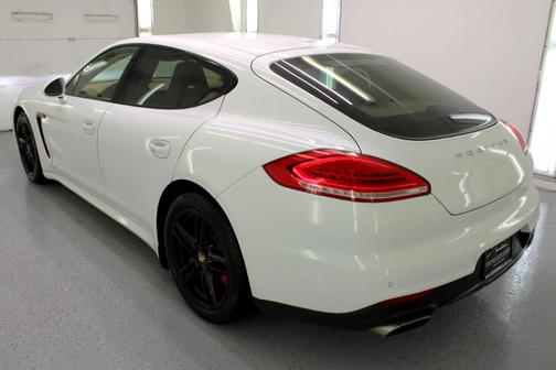 2016 Porsche Panamera 4