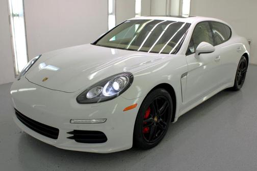 2016 Porsche Panamera 4
