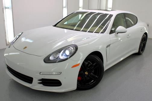 2016 Porsche Panamera 4