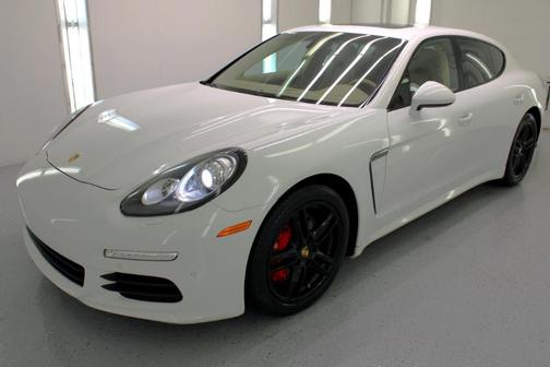 2016 Porsche Panamera 4