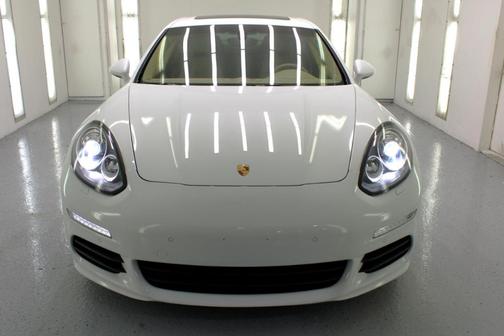 2016 Porsche Panamera 4