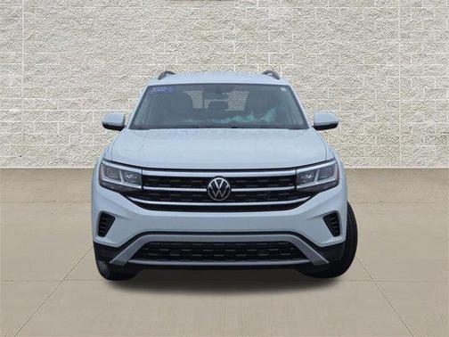 Pure White 2022 Volkswagen Atlas 2.0T SE