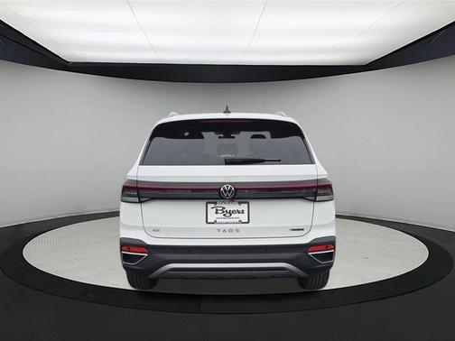 Pure White 2026 Volkswagen Taos 1.5T SE