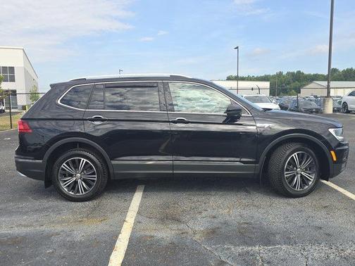 Deep Black Pearl Effect 2019 Volkswagen Tiguan 2.0T SEL