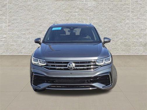Platinum Gray Metallic 2023 Volkswagen Tiguan 2.0T SEL R-Line