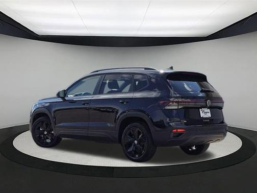 2025 Volkswagen Taos 1.5T SE Black