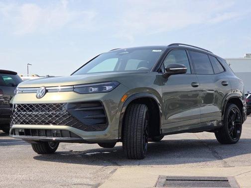 2025 Volkswagen Tiguan 2.0T SE R-Line Black