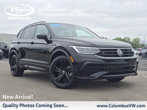 Deep Black Pearl Effect 2023 Volkswagen Tiguan 2.0T SE R-Line Black