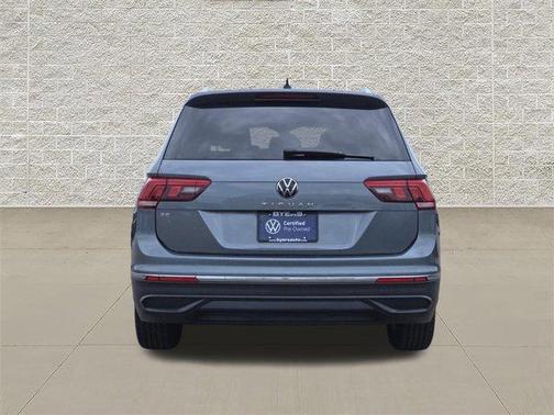 Platinum Gray Metallic 2022 Volkswagen Tiguan 2.0T SE