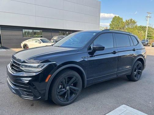 2024 Volkswagen Tiguan 2.0T SE R-Line Black
