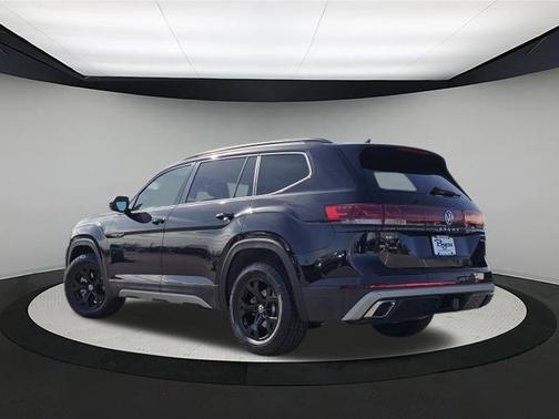 Deep Black Pearl 2026 Volkswagen Atlas 2.0T Peak Edition