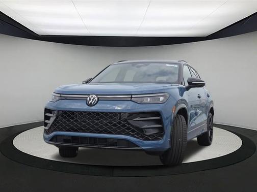 2025 Volkswagen Tiguan 2.0T SE R-Line Black