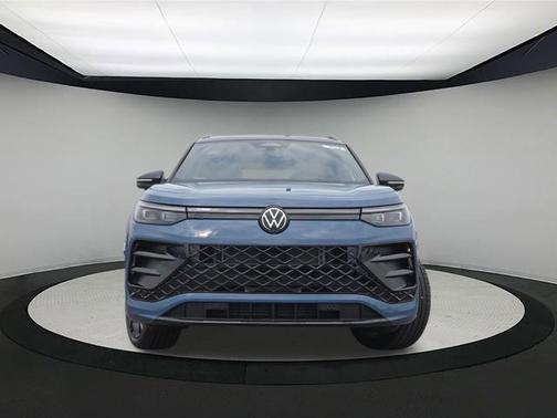 2025 Volkswagen Tiguan 2.0T SE R-Line Black