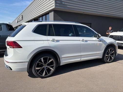 Opal White Pearl Effect 2023 Volkswagen Tiguan 2.0T SEL R-Line