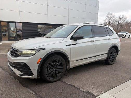 2022 Volkswagen Tiguan 2.0T SE R-Line Black