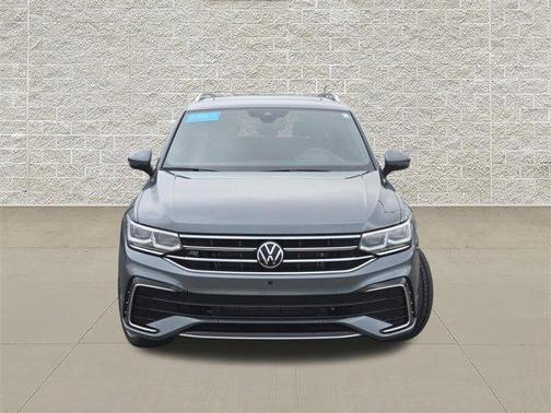 Platinum Gray Metallic 2024 Volkswagen Tiguan 2.0T SEL R-Line