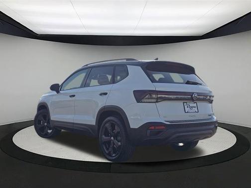 2025 Volkswagen Taos 1.5T SE Black