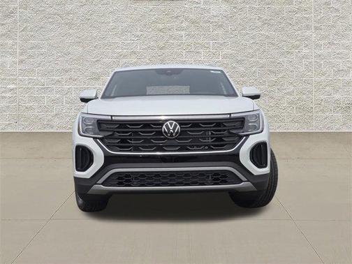 Opal White Pearl 2026 Volkswagen Atlas Cross Sport 2.0T SE