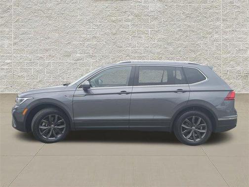 Platinum Gray Metallic 2024 Volkswagen Tiguan 2.0T SE