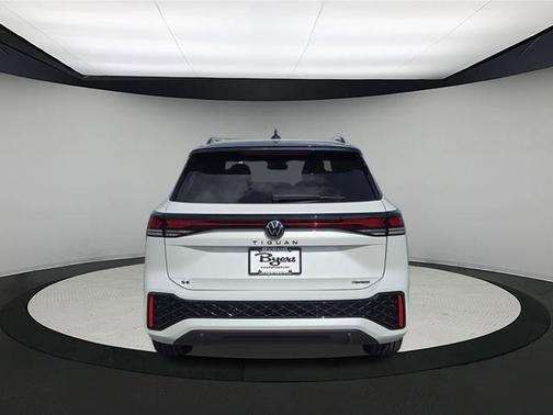 2025 Volkswagen Tiguan 2.0T SE R-Line Black