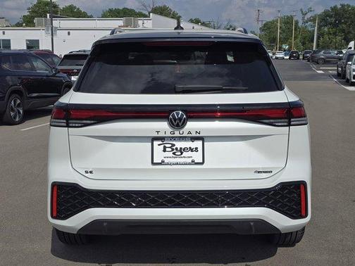 2025 Volkswagen Tiguan 2.0T SE R-Line Black