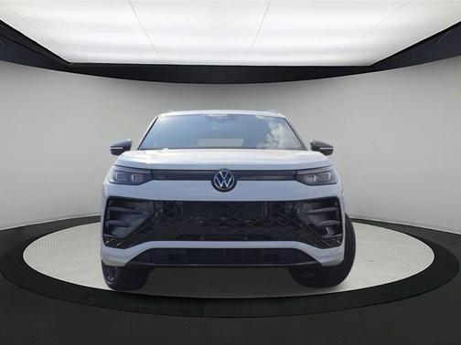 2025 Volkswagen Tiguan 2.0T SE R-Line Black