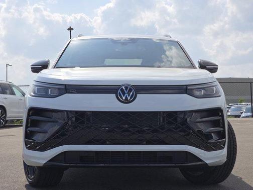 2025 Volkswagen Tiguan 2.0T SE R-Line Black