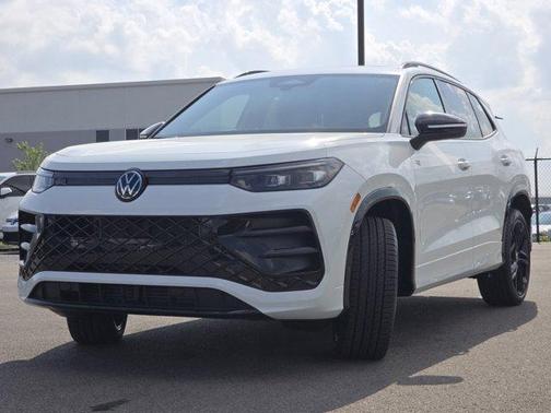 2025 Volkswagen Tiguan 2.0T SE R-Line Black