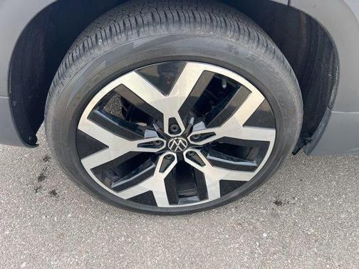 Pyrite Silver Metallic 2023 Volkswagen Taos 1.5T SEL