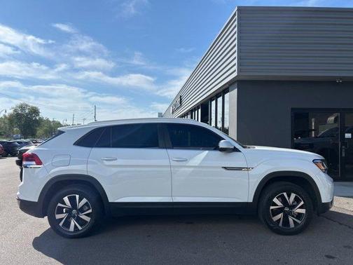 2022 Volkswagen Atlas Cross Sport 2.0T SE