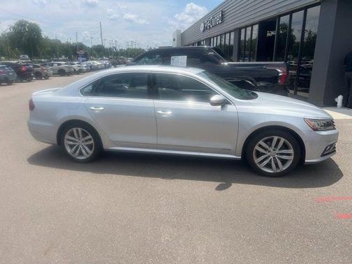 2018 Volkswagen Passat 2.0T SEL Premium
