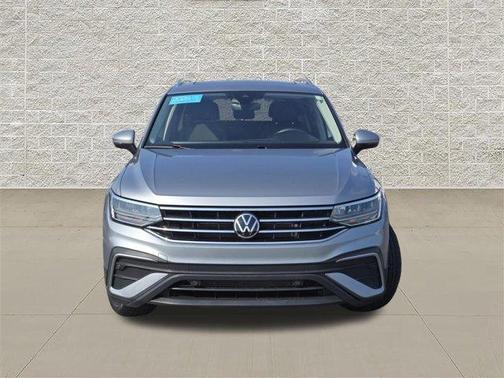 Pyrite Silver Metallic 2024 Volkswagen Tiguan 2.0T SE