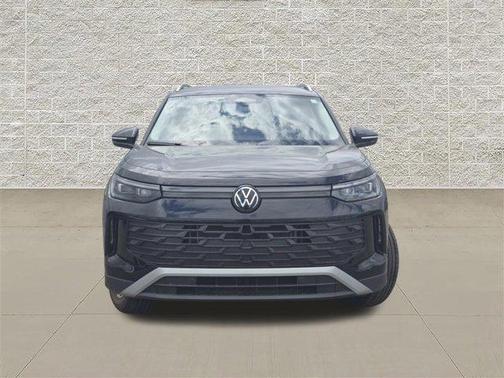 Deep Black Pearl Effect 2025 Volkswagen Tiguan 2.0T S
